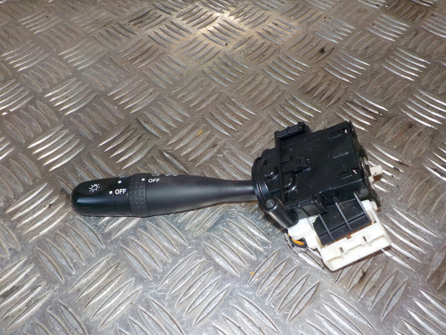 Suzuki Splash Kontakt Blink Med OEM Nr. 173744 Fra Suzuki Ophugger