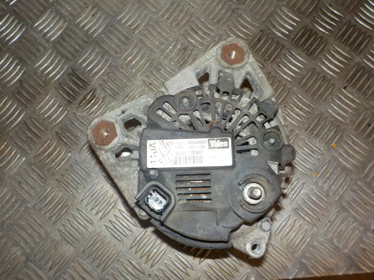 Renault Megane 2 Generator Med OEM Nr. 8200100907 Fra Renault Ophugger