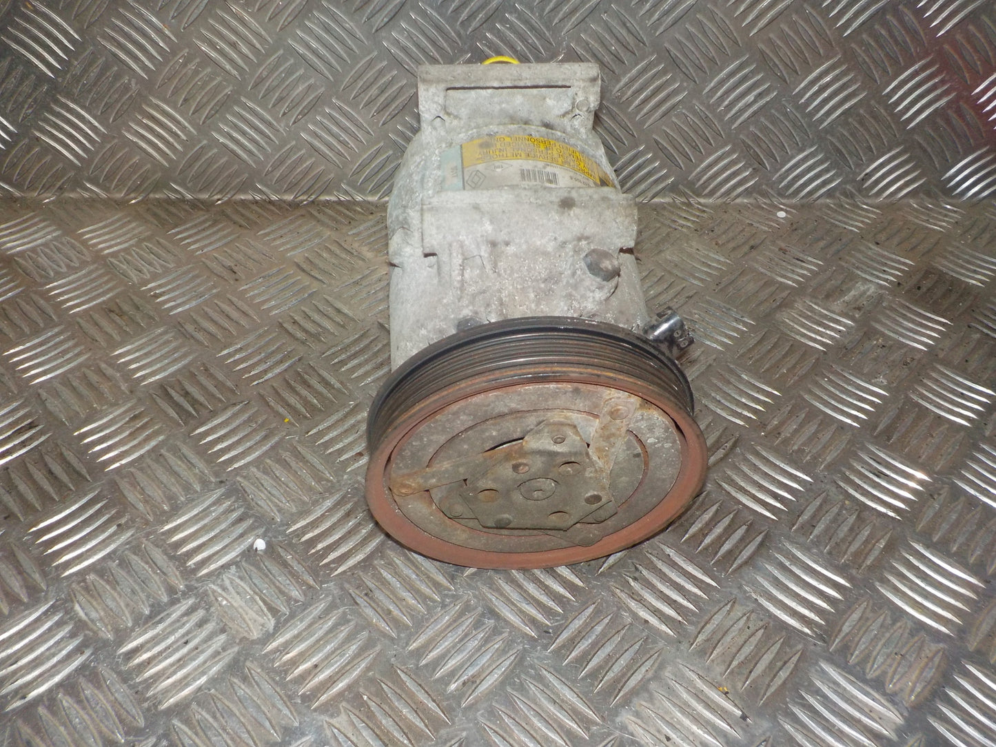 Renault Megane 2 Aircondition Pumpe Med OEM Nr. 8200316164 Fra Renault Ophugger