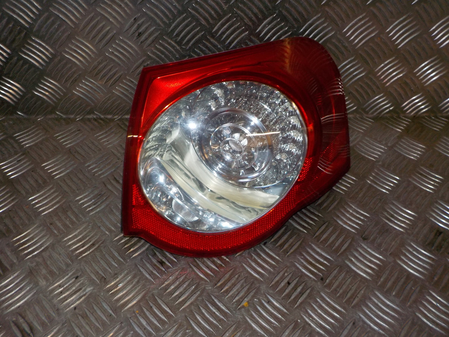 VW Passat 3C Baglygte Med OEM Nr. 3C9945096N Fra VW Ophugger