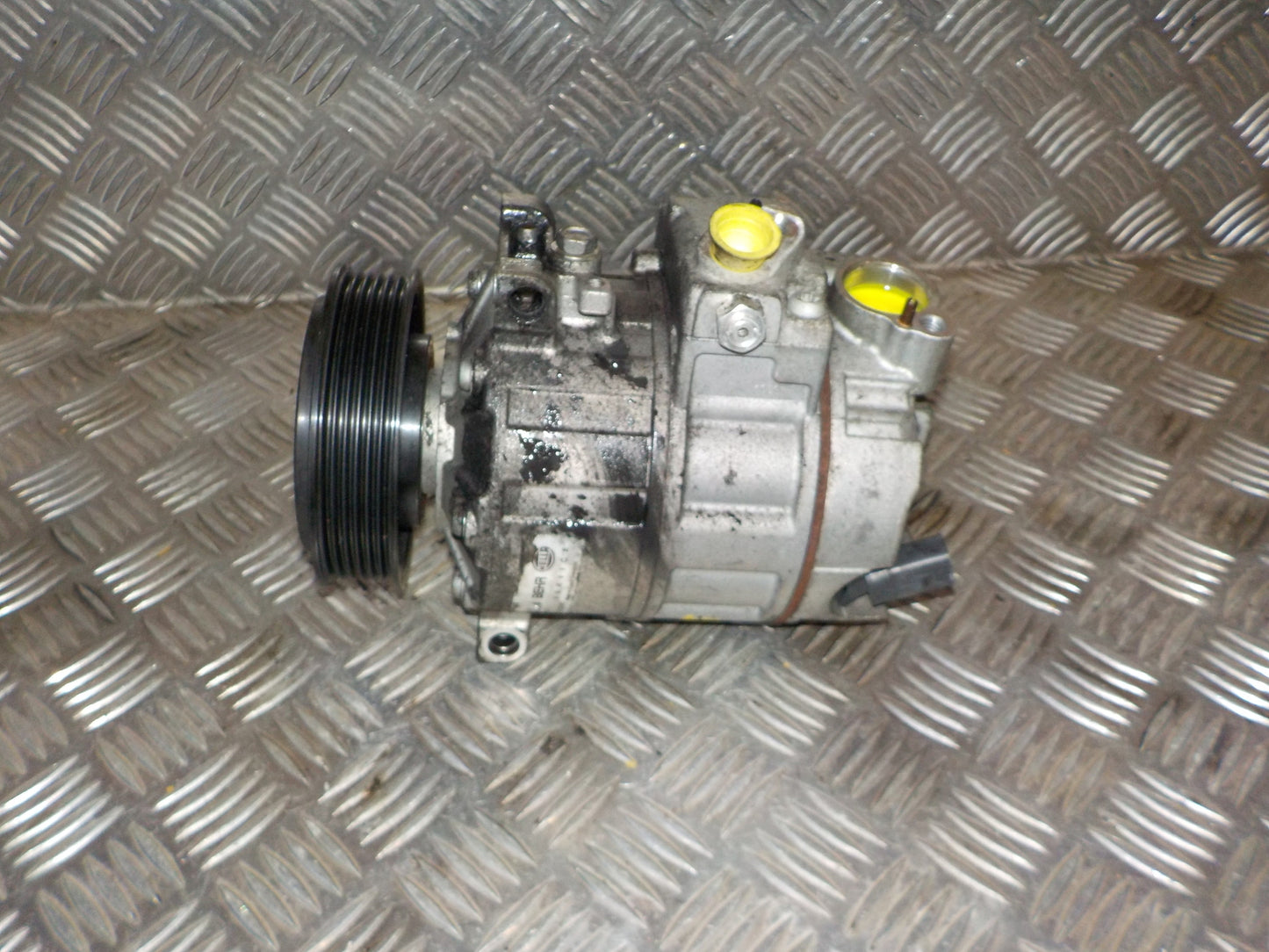 VW Passat 3C Aircondition Pumpe Med OEM Nr. 351322011 Fra VW Ophugger