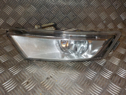 Skoda Octavia Tågelygte For Med OEM Nr. 5E0941699D Fra Skoda Ophugger