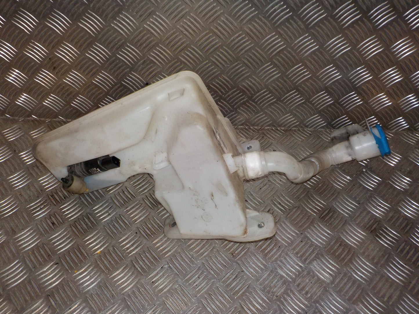 Skoda Octavia Sprinkler M/Motor Med OEM Nr. 5Q0955448AE Fra Skoda Ophugger