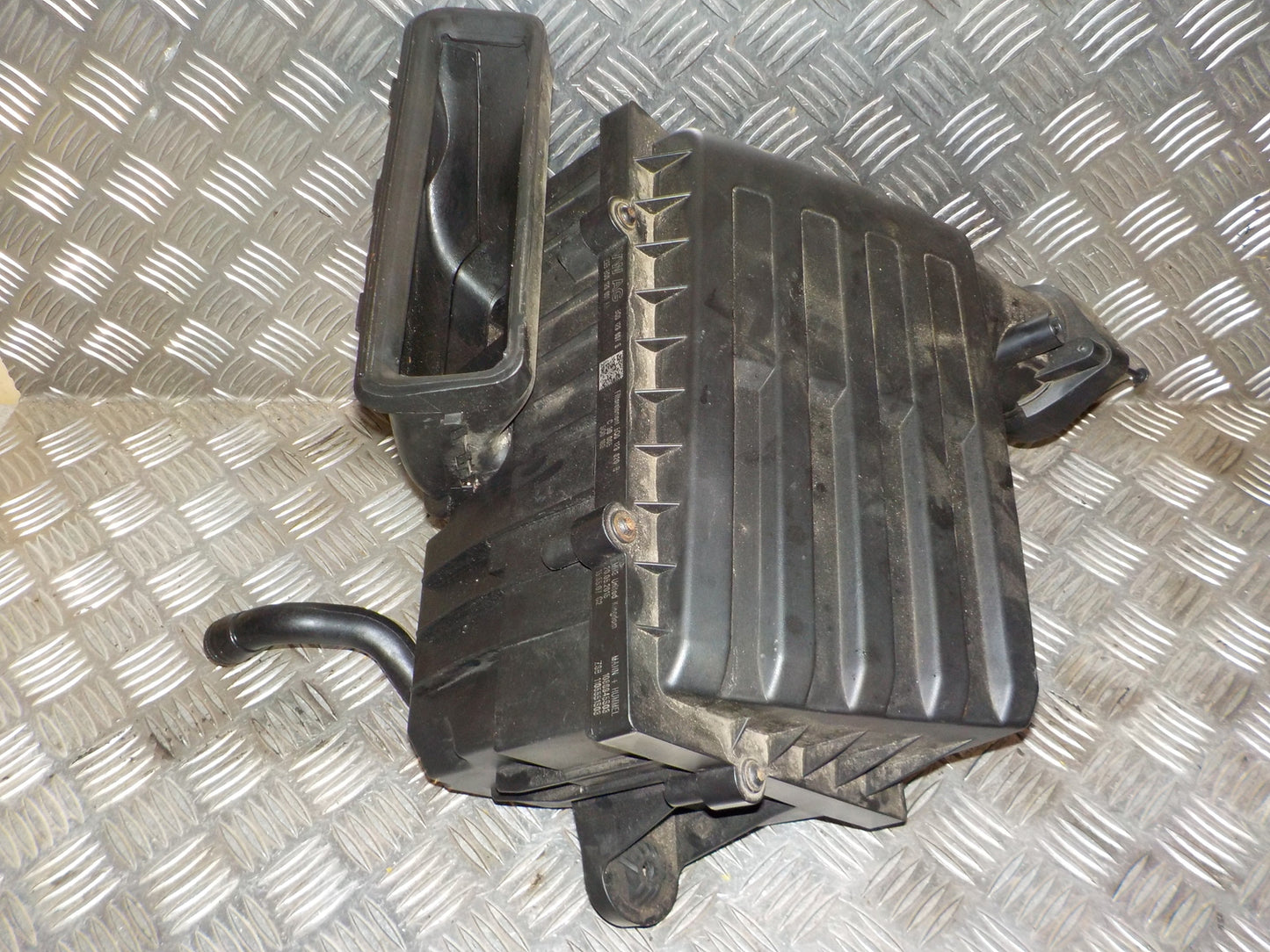 Skoda Octavia Luftfilterkasse  Med OEM Nr. 5Q0129607S Fra Skoda Ophugger