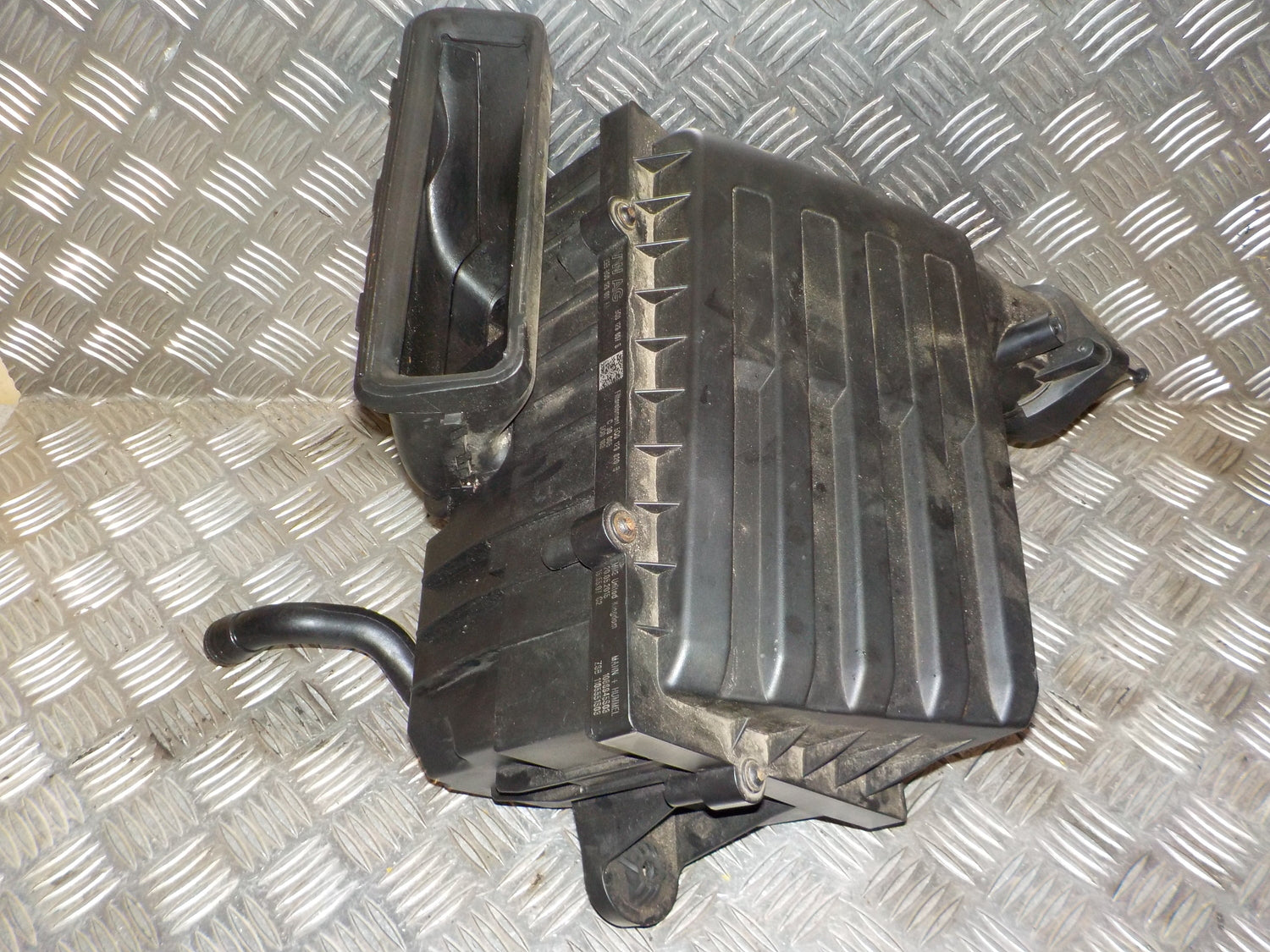 Skoda Octavia Luftfilterkasse  Med OEM Nr. 5Q0129607S Fra Skoda Ophugger