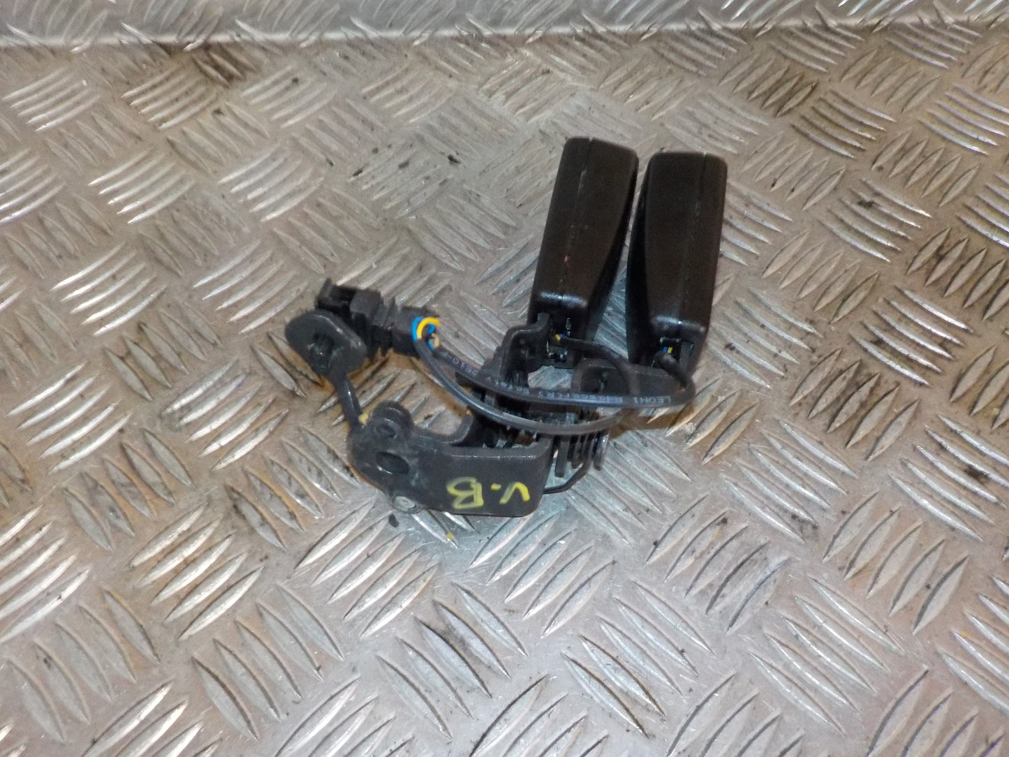 Skoda Octavia Seleholder (/-Lås) Med OEM Nr. 8V0857739QVZ Fra Skoda Ophugger