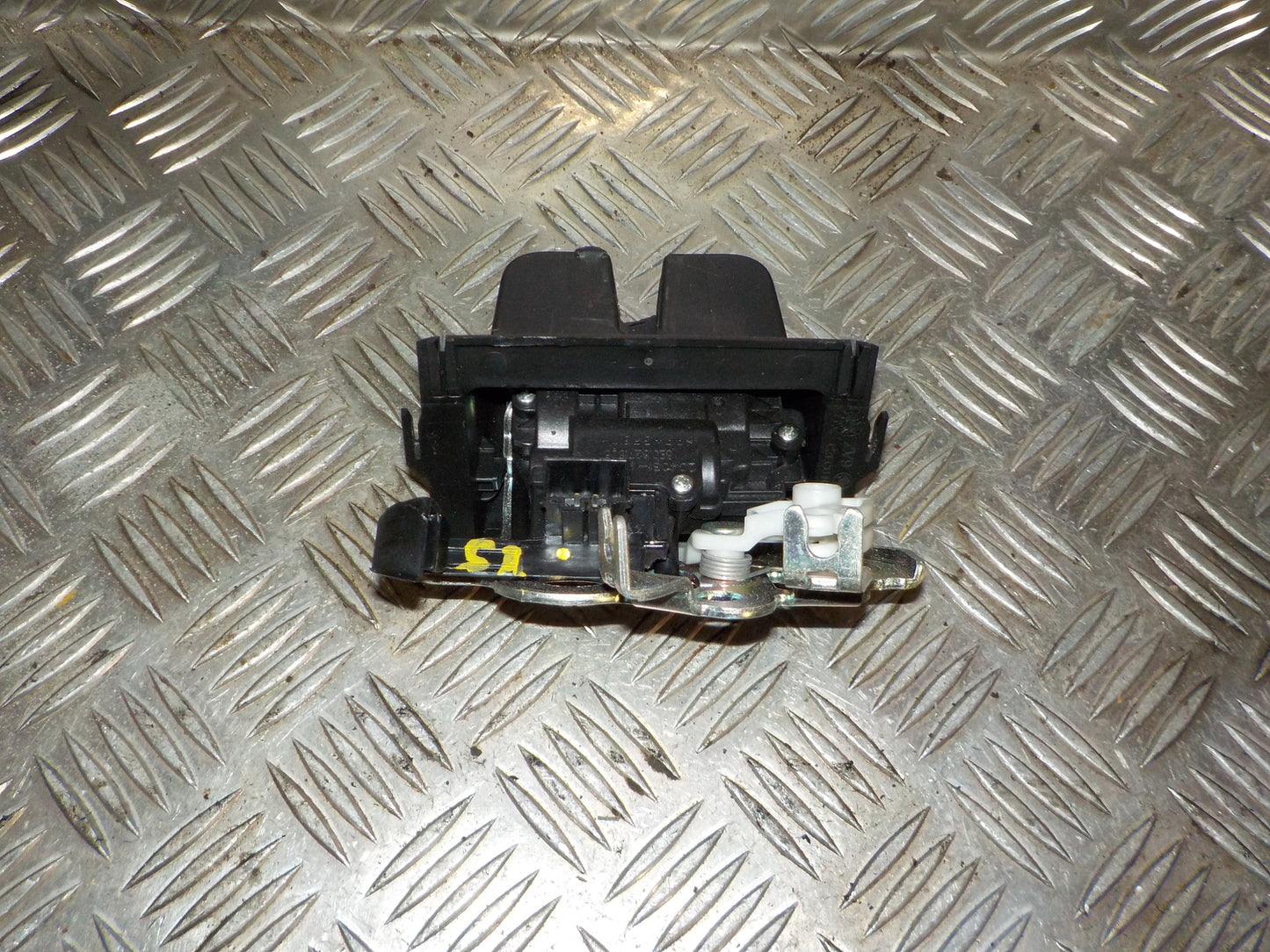 Skoda Octavia Dørlås Med OEM Nr. 5E0827505 Fra Skoda Ophugger