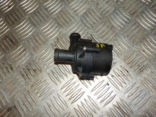 Skoda Octavia Cirkulationspumpe Med OEM Nr. 5Q0965567J Fra Skoda Ophugger