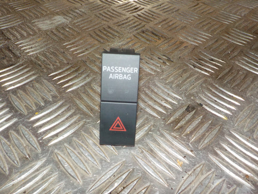 Skoda Octavia Kontakt Katastrofe Med OEM Nr. 5E9953507E Fra Skoda Ophugger