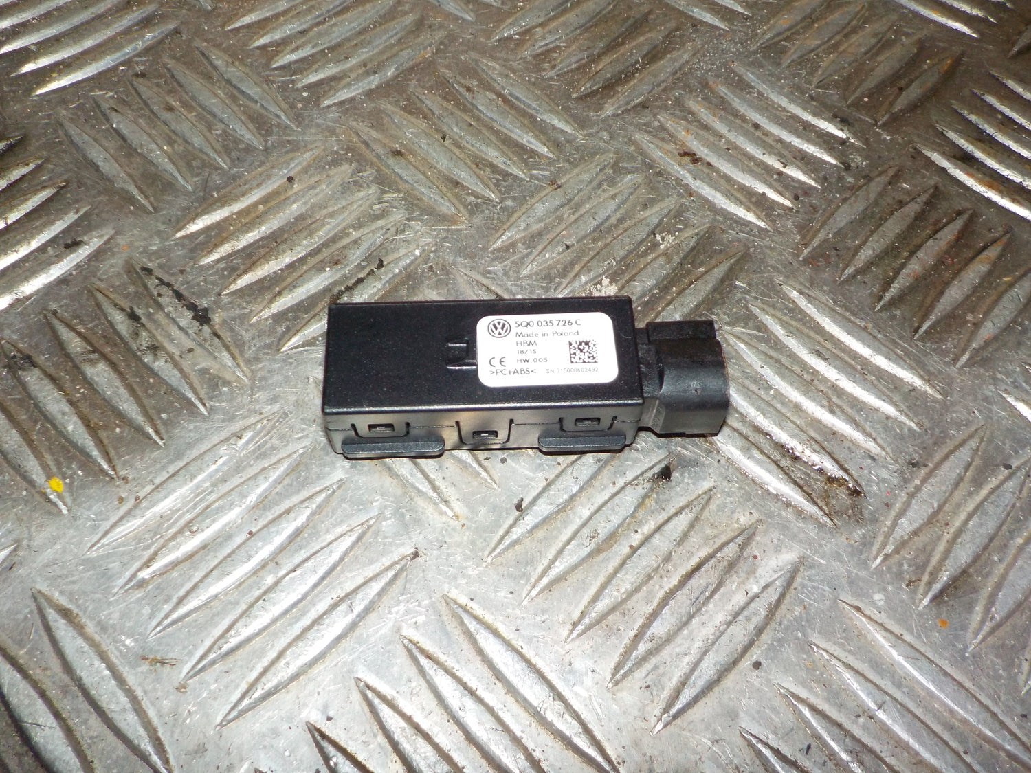 Skoda Octavia Radio Div. Tilbehør Med OEM Nr. 5Q0035726C Fra Skoda Ophugger