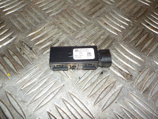 Skoda Octavia Radio Div. Tilbehør Med OEM Nr. 5Q0035726C Fra Skoda Ophugger