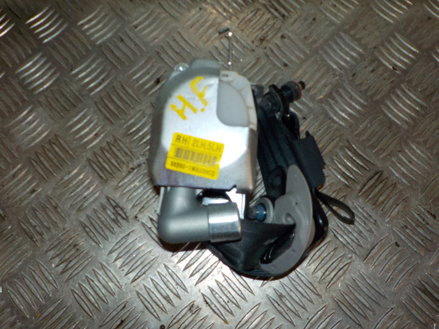 Kia Rio UB Sikkerhedsseler For Med OEM Nr. 888801W600 Fra Kia Ophugger