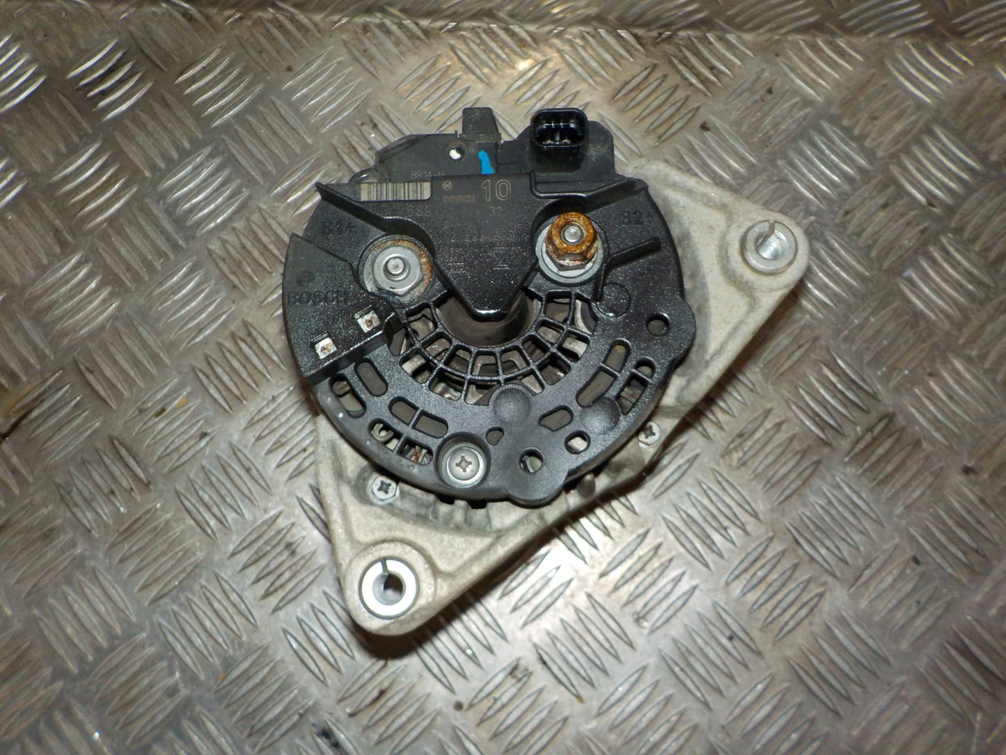 Opel Corsa D Generator Med OEM Nr. 0124325171 Fra Opel Ophugger