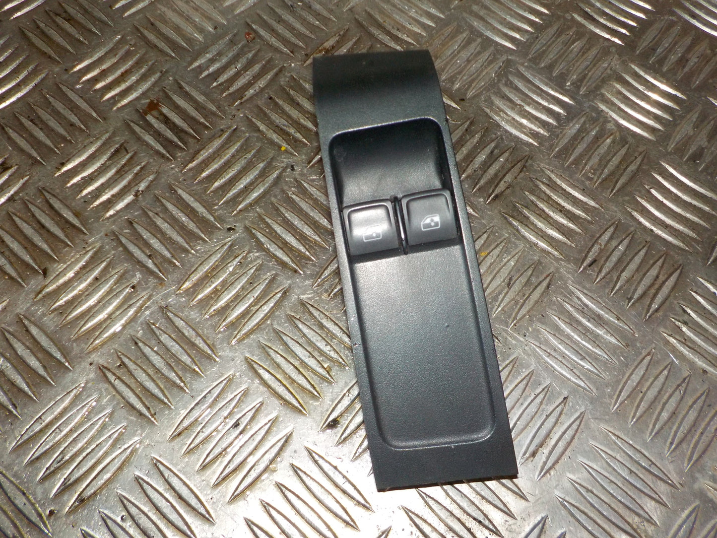 Skoda Fabia Kontakt Rudehejs Med OEM Nr. 6V0959858A Fra Skoda Ophugger