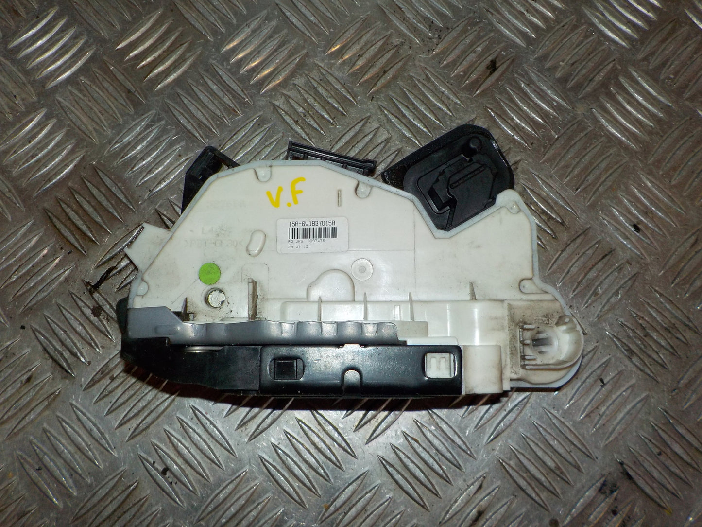 Skoda Fabia Dørlås Med OEM Nr. 6V1837015A Fra Skoda Ophugger