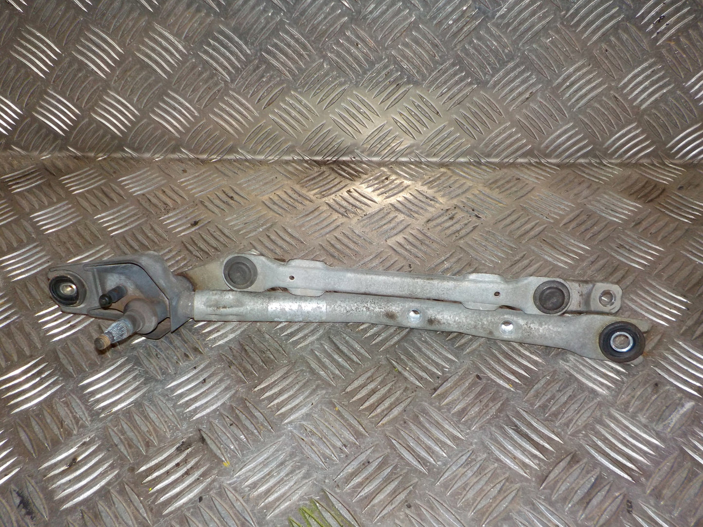 Peugeot 107 Viskertræk Med OEM Nr. 850100H011 Fra Peugeot Ophugger