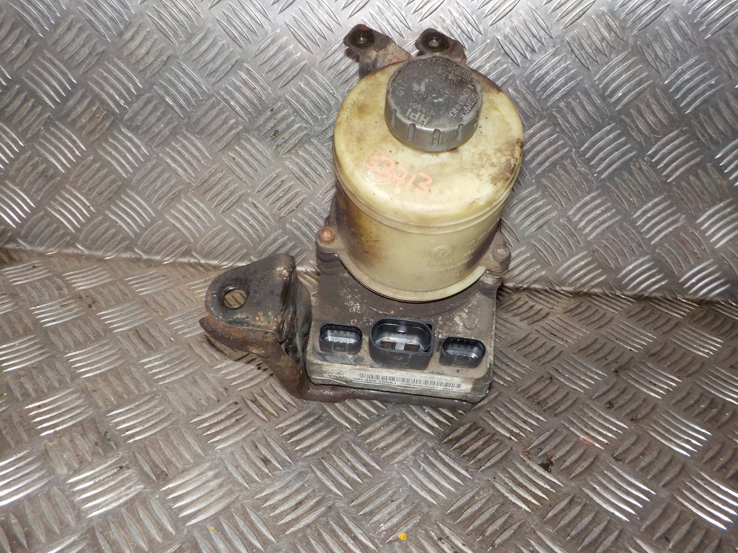 VW Polo 9N Servopumpe Med OEM Nr. KOYO Fra VW Ophugger