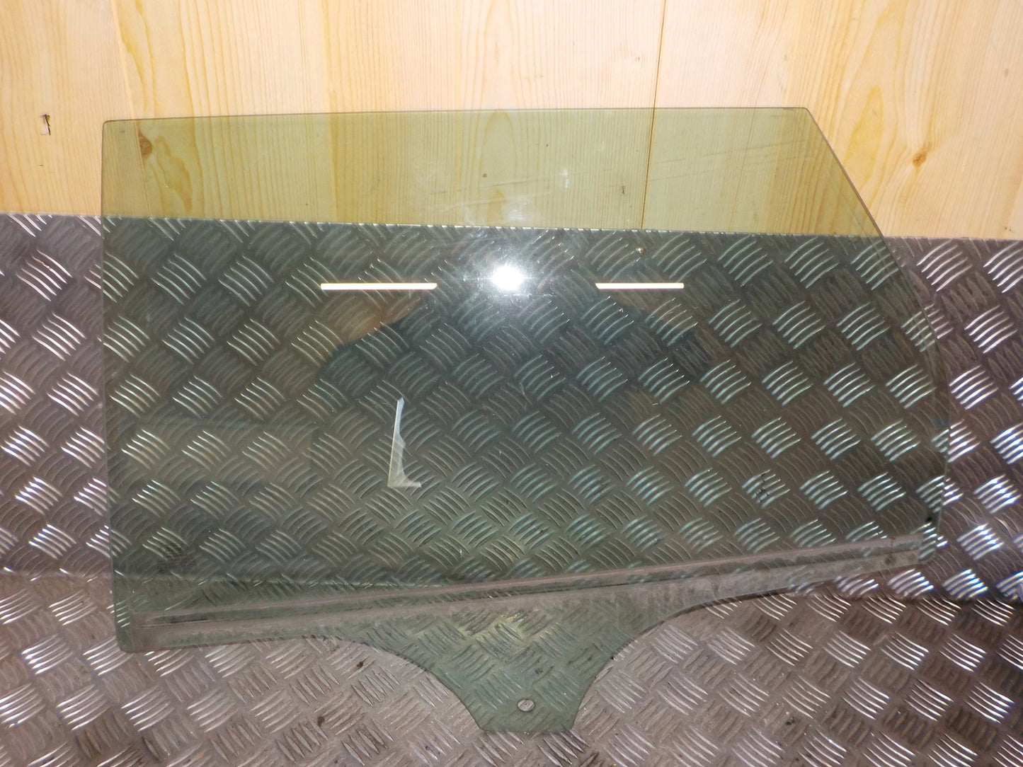 Ford Focus Dørrude - Siderude Med OEM Nr. 1708071 Fra Ford Ophugger