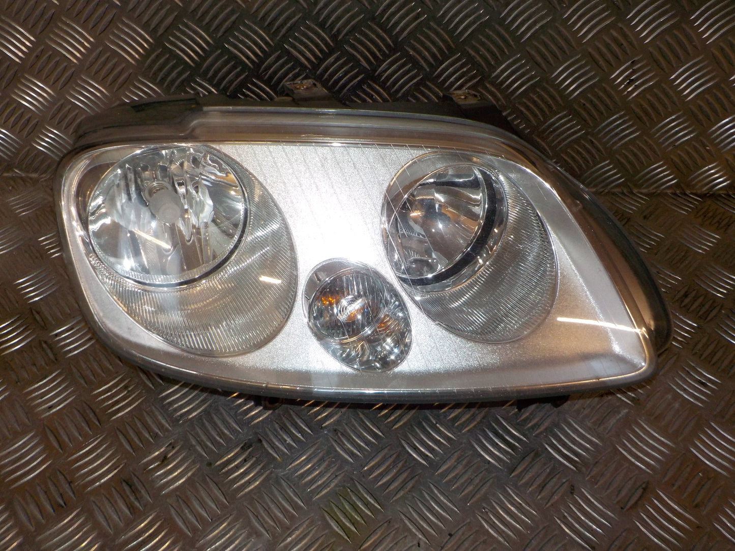 VW Caddy 2K Forlygte Med OEM Nr. 2K0941006B Fra VW Ophugger