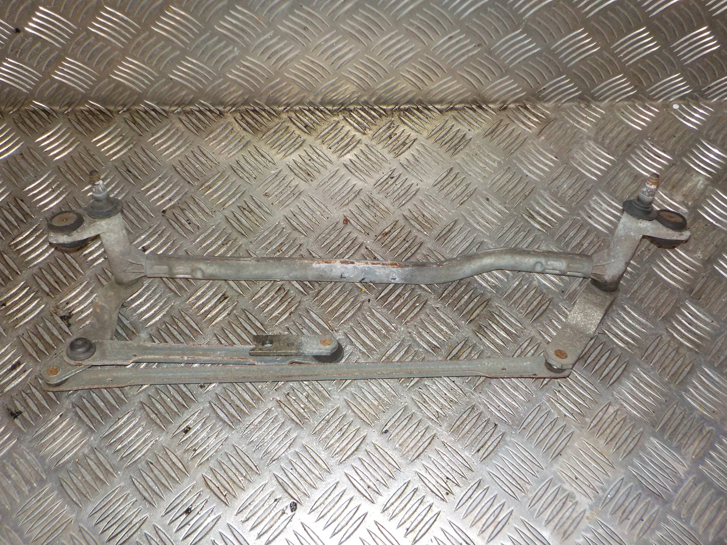 VW Caddy 2K Viskertræk Med OEM Nr. 2K1955023E Fra VW Ophugger