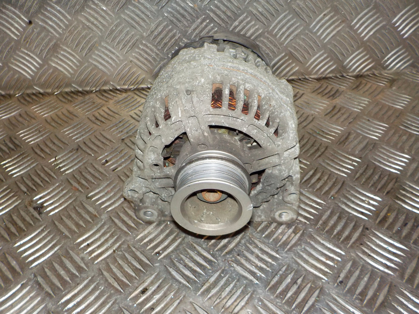 VW Caddy 2K Generator Med OEM Nr. 06F903023G Fra VW Ophugger