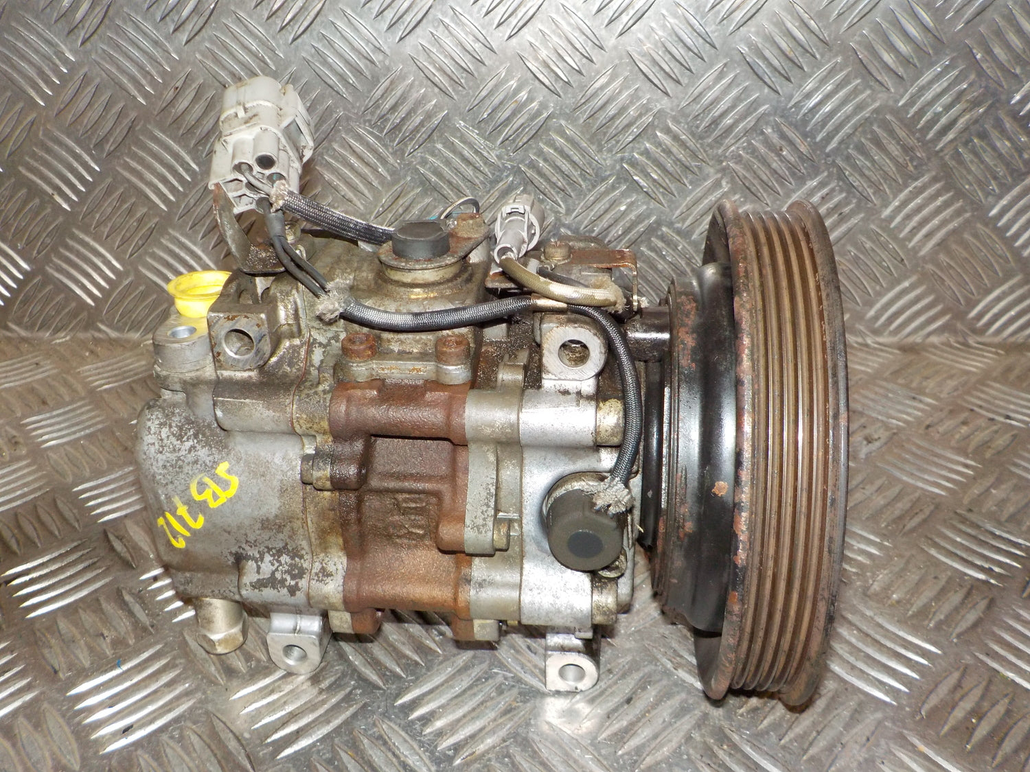 Toyota Corolla 3D–5D HB E100 Aircondition Pumpe Med OEM Nr. 445002561A Fra Toyota Ophugger