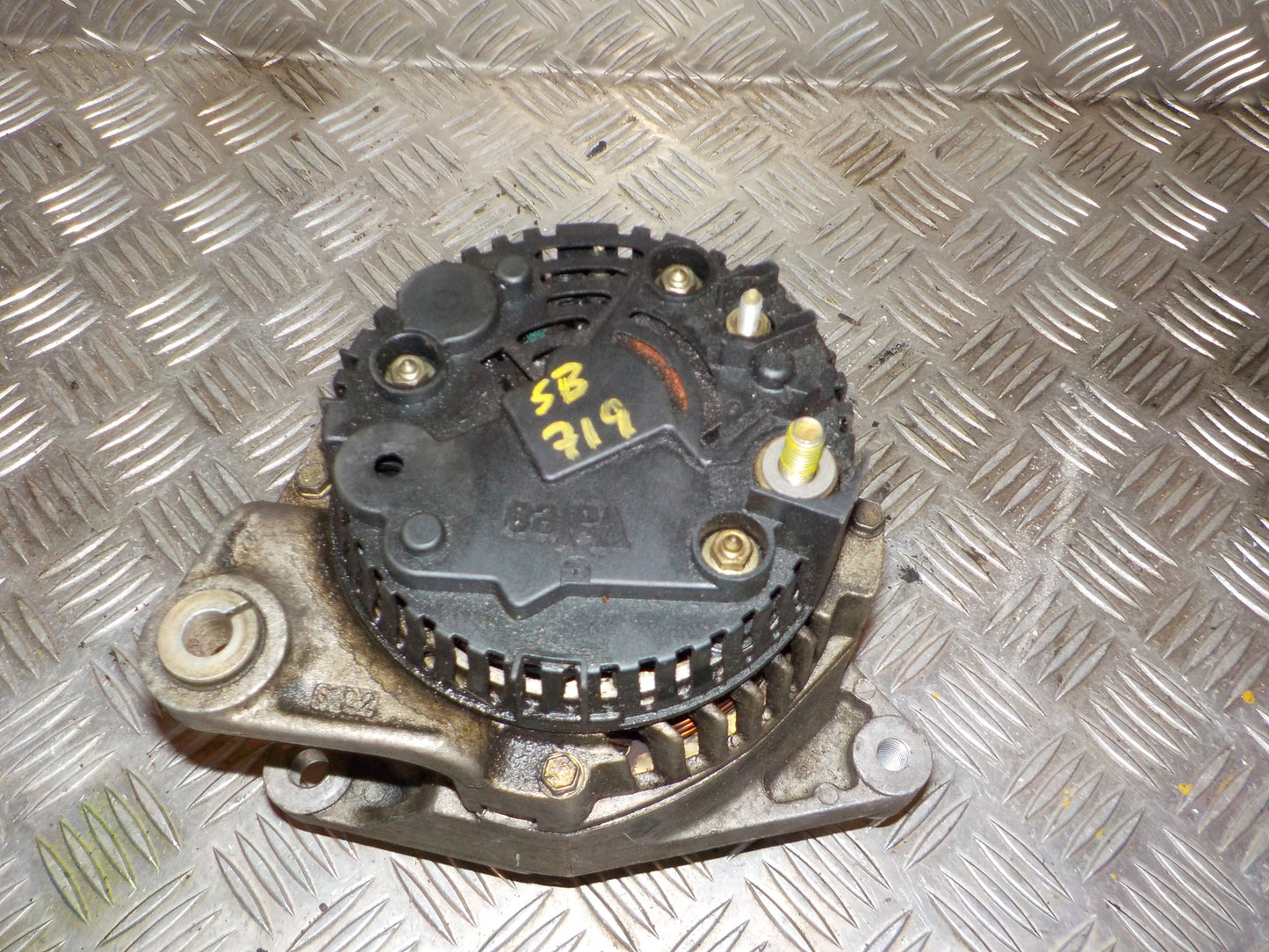 VW Passat 3B Generator Med OEM Nr. 058903018X Fra VW Ophugger