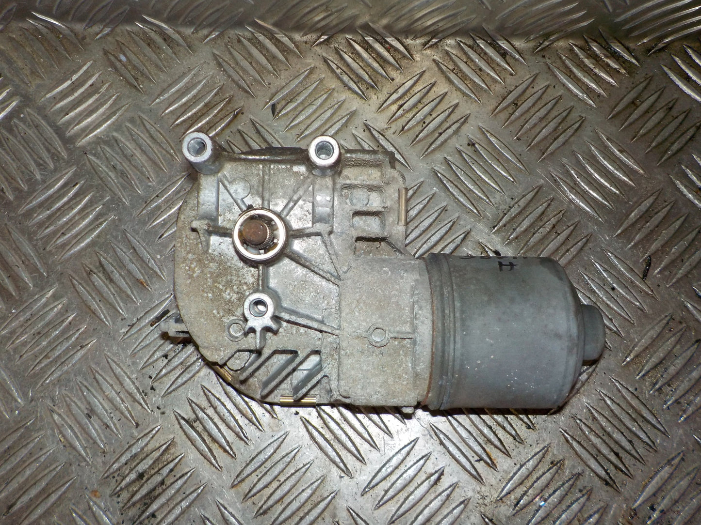 Peugeot 407 Viskermotor Med OEM Nr. 0390241722 Fra Peugeot Ophugger