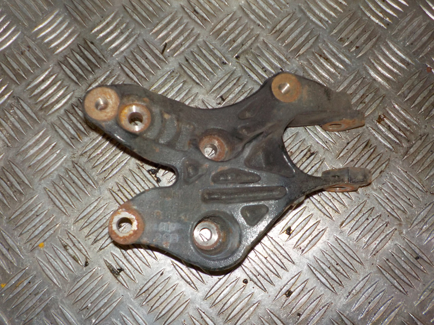 Mini Mkii Motorophæng Ens Med OEM Nr. 678013902 Fra Mini Ophugger