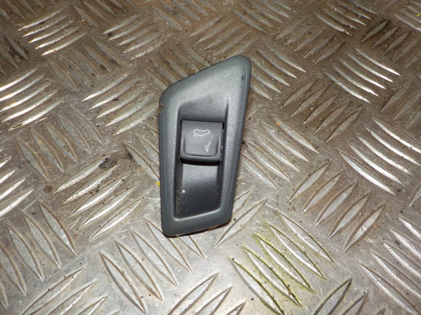 VW T‑Roc Kontakt Diverse Med OEM Nr. 3G0959831A Fra VW Ophugger
