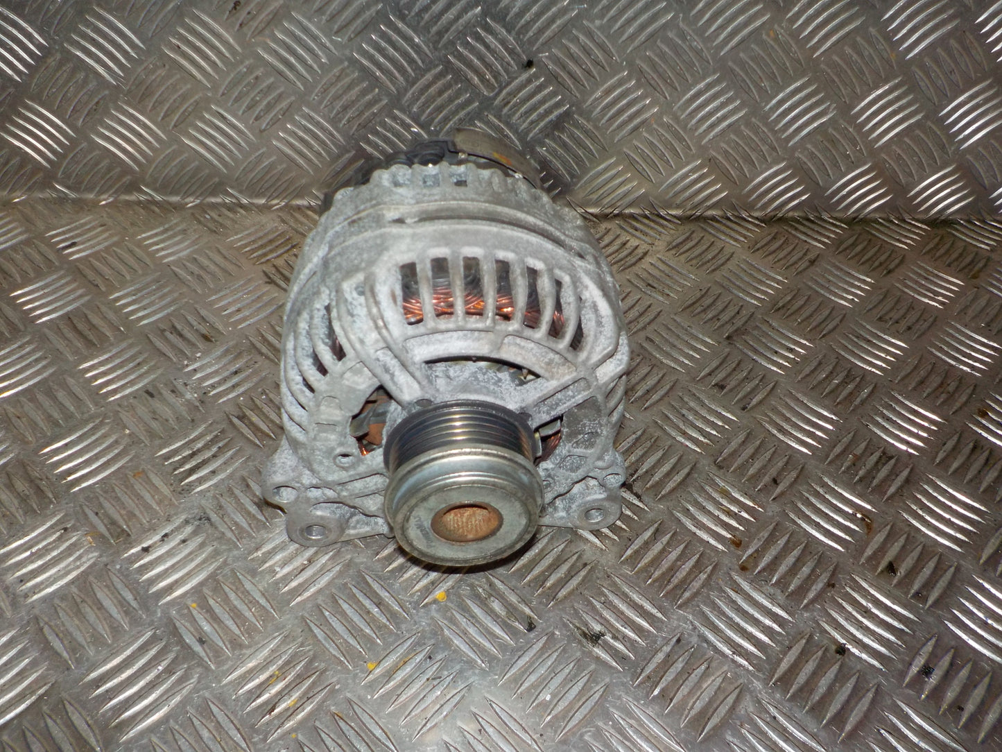 VW Passat 3B Generator Med OEM Nr. 0986041860 Fra VW Ophugger