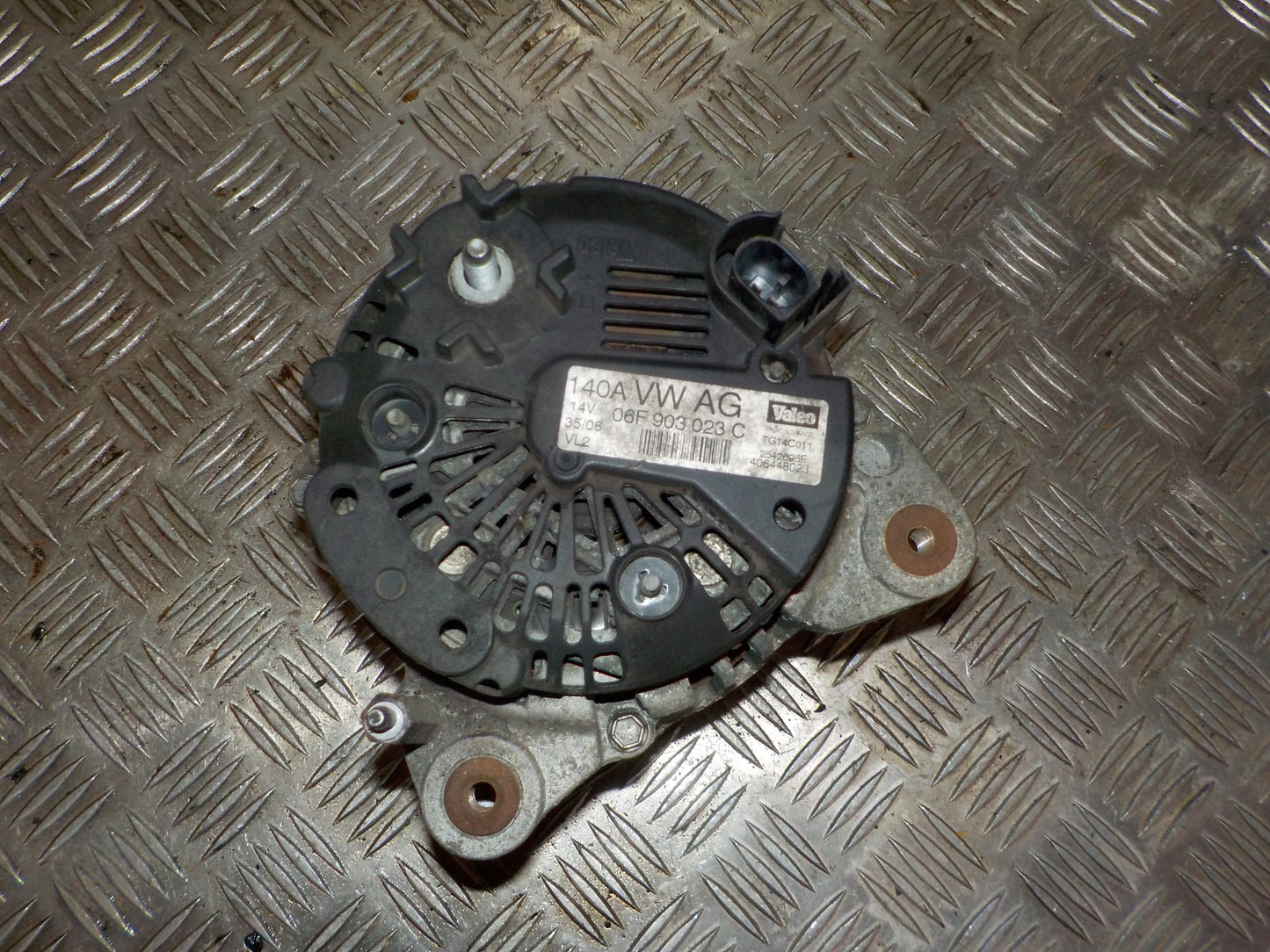 Skoda Octavia Generator Med OEM Nr. 06F903023C Fra Skoda Ophugger