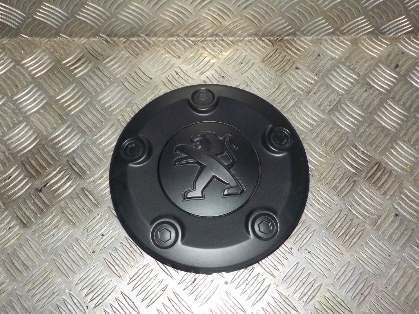 Peugeot Expert Navkapsel Med OEM Nr. 9677681777 Fra Peugeot Ophugger