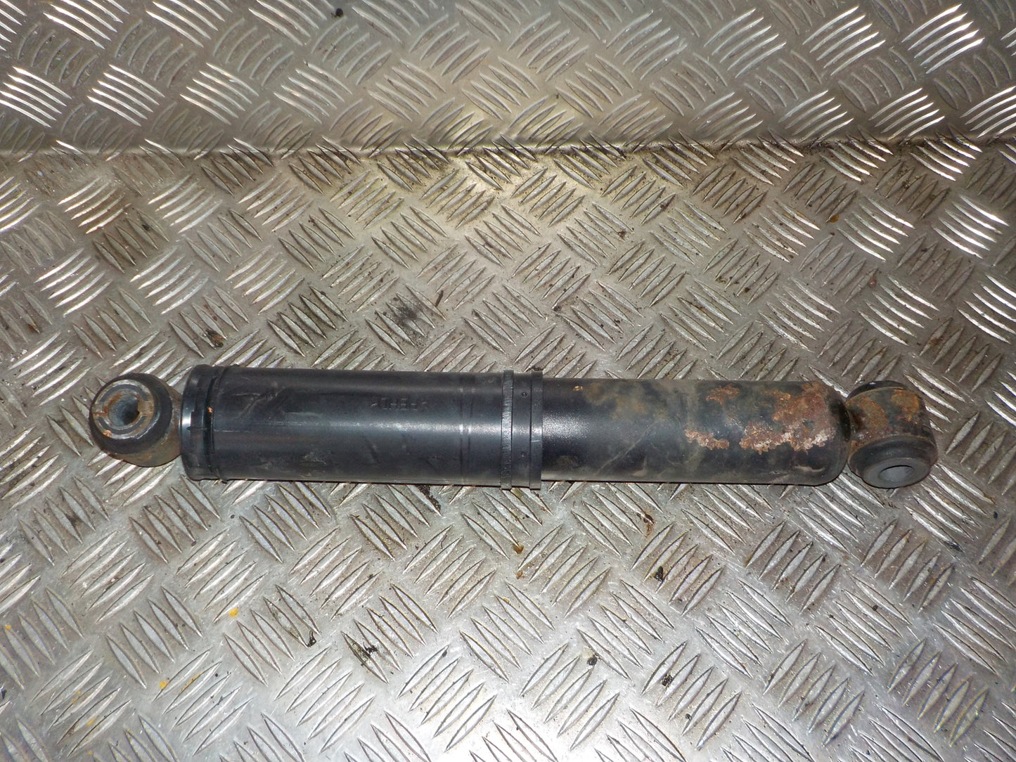 Peugeot Expert Støddæmper Bag Med OEM Nr. 9816510580 Fra Peugeot Ophugger