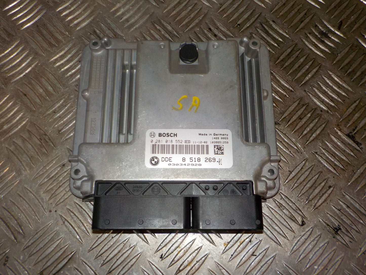 BMW 3-Serie E90/E91/E92/E Motorstyring - Motorstyreboks - Injection Elboks Med OEM Nr. 0281018552 Fra BMW Ophugger