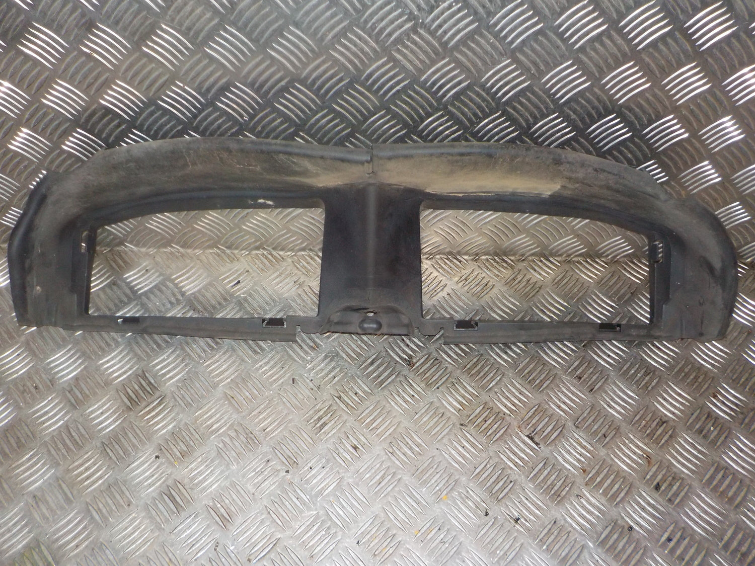 BMW 3-Serie E90/E91/E92 Luftindtag For Med OEM Nr. 51717BA099 Fra BMW Ophugger