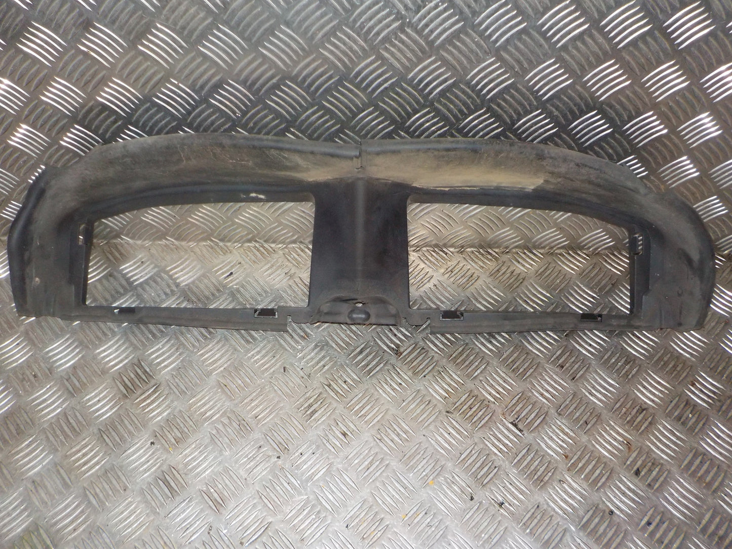 BMW 3-Serie E90/E91/E92/E Luftindtag For Med OEM Nr. 51717BA099 Fra BMW Ophugger