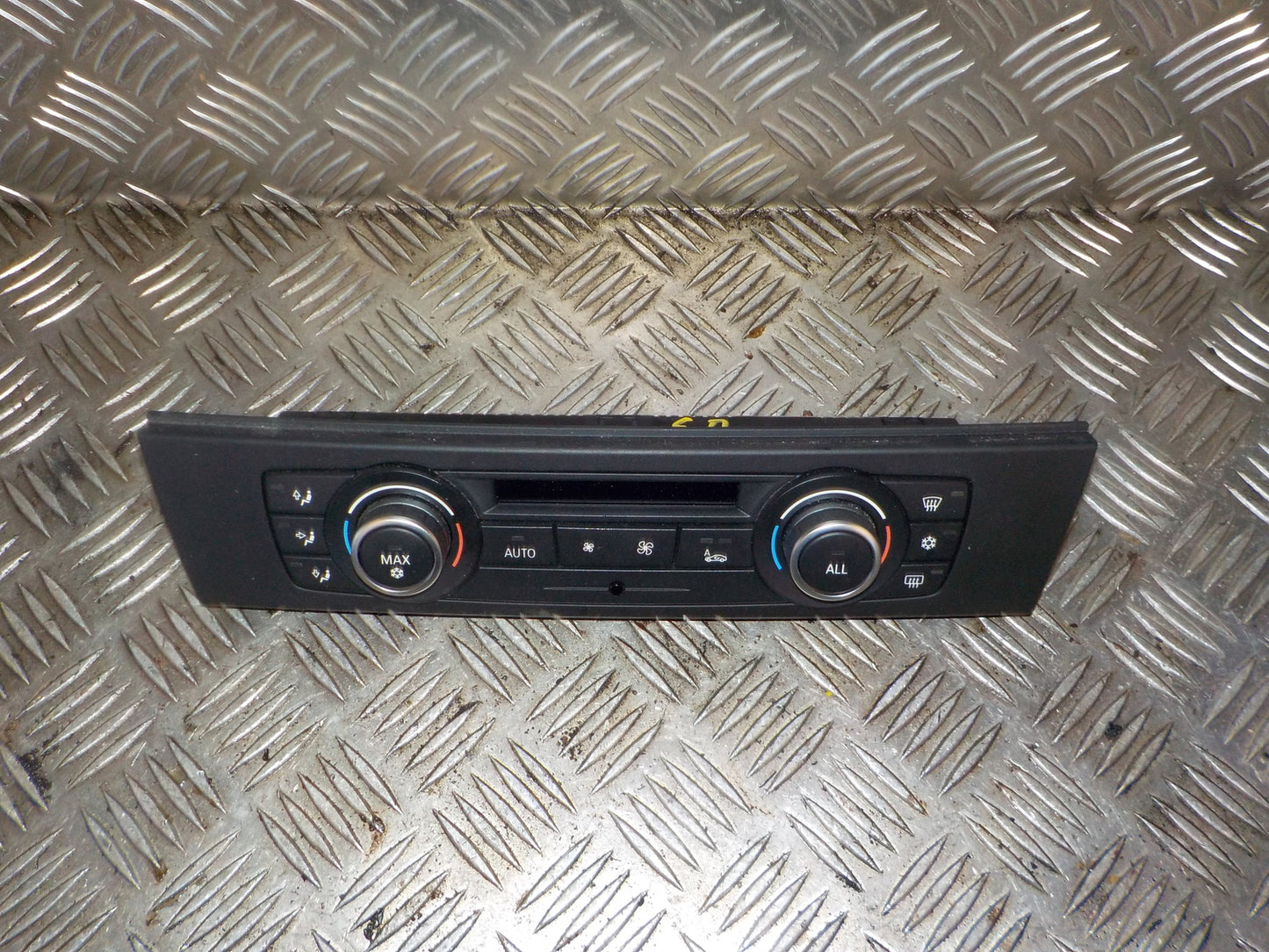 BMW 3-Serie E90/E91/E92/E Varmeregulering Med OEM Nr. 6411926330301 Fra BMW Ophugger