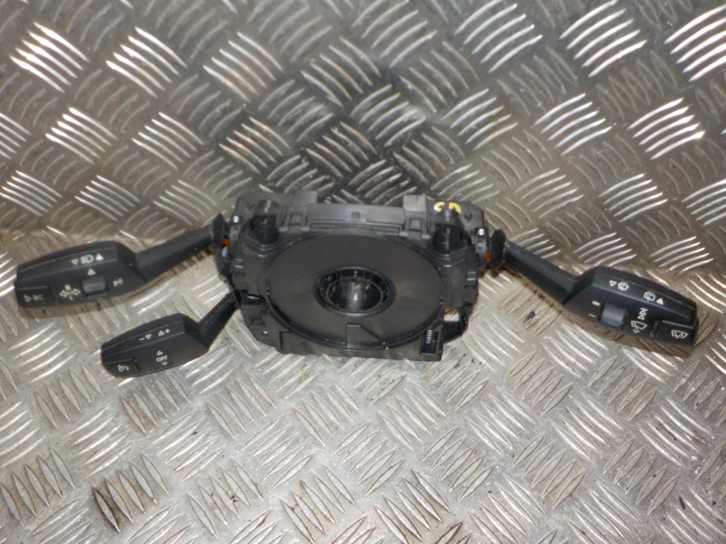 BMW 3-Serie E90/E91/E92/E Kontakt Combi Med OEM Nr. 912304306 Fra BMW Ophugger