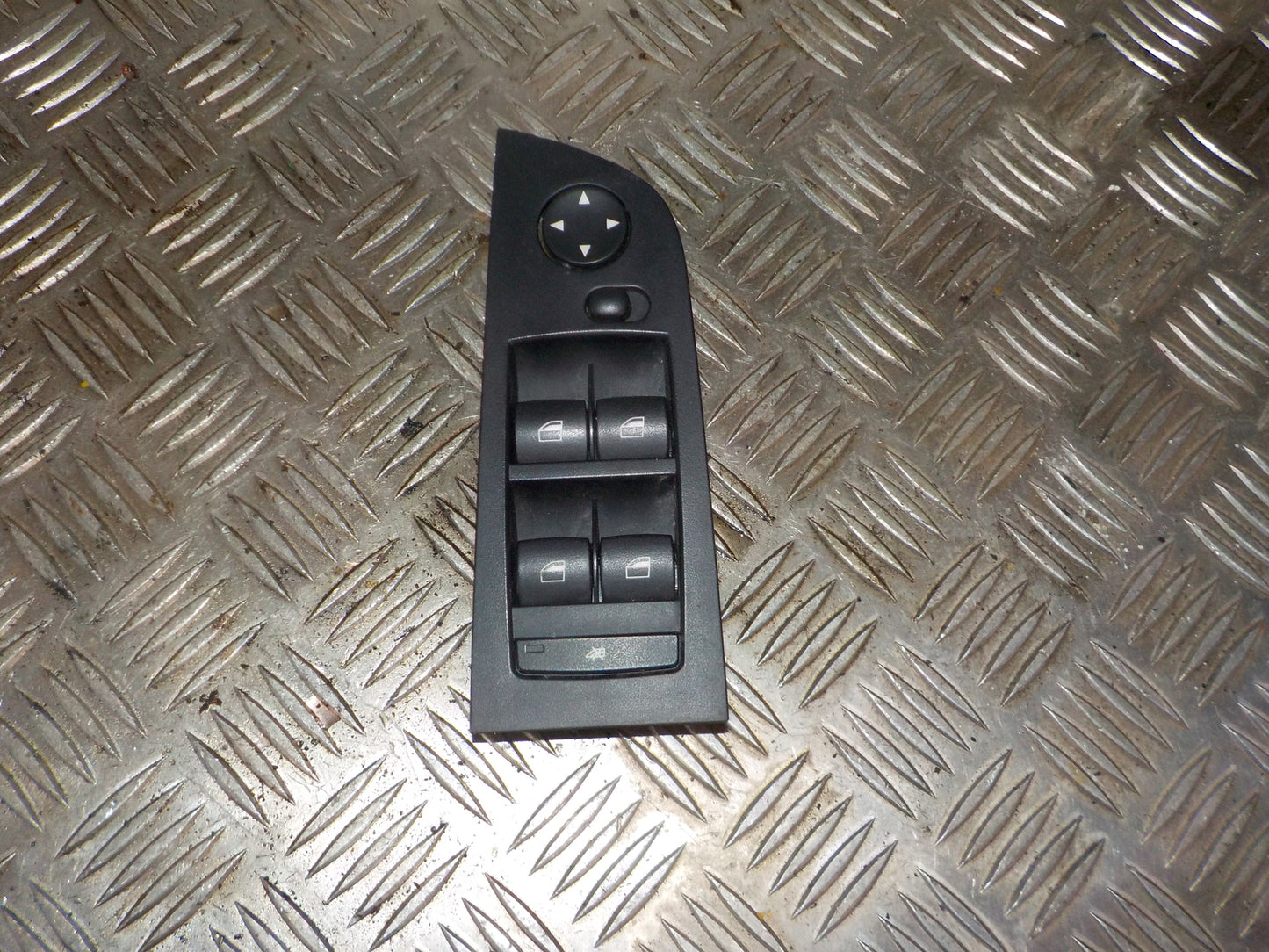 BMW 3-Serie E90/E91/E92/E Kontakt Rudehejs Med OEM Nr. 921732605 Fra BMW Ophugger