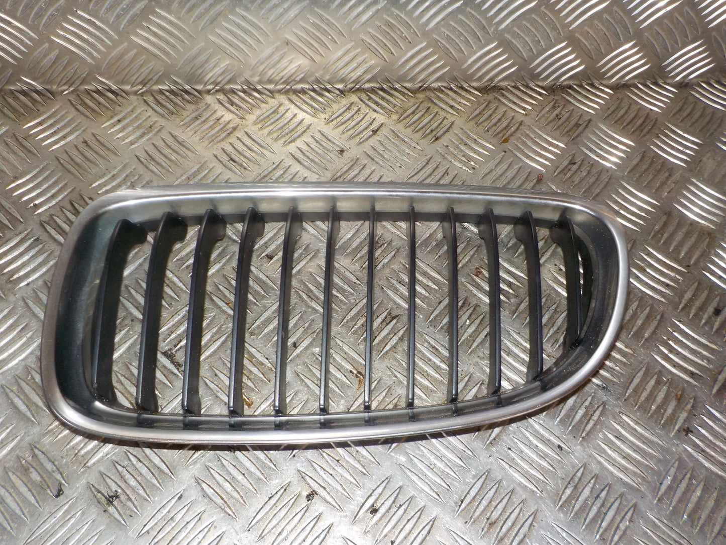 BMW 3-Serie E90/E91/E92/E Frontgitter Med OEM Nr. 51137201967 Fra BMW Ophugger