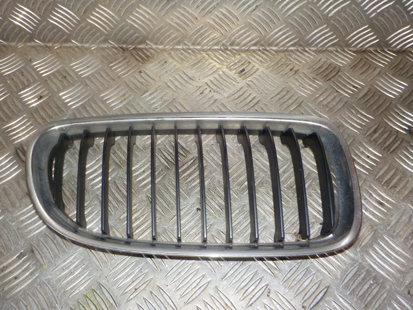 BMW 3-Serie E90/E91/E92/E Frontgitter Med OEM Nr. 51137201968 Fra BMW Ophugger