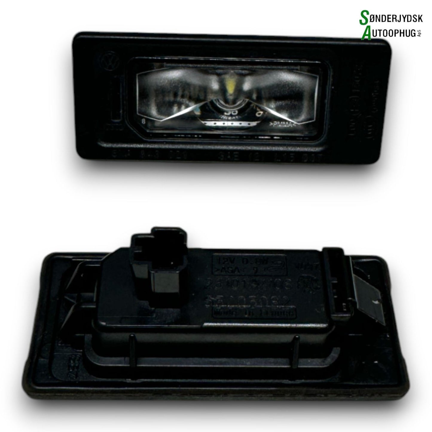 VW Touran 5T Nummerpladelygte Med OEM Nr. 5NA943021 Fra VW Ophugger