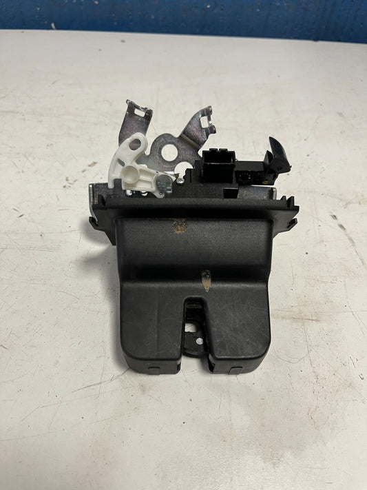Skoda Octavia Dørlås Med OEM Nr. 5E0827505 Fra Skoda Ophugger