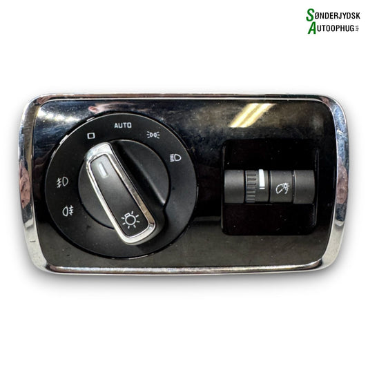 Skoda Superb Kontakt Lys Med OEM Nr. 3T0941431B Fra Skoda Ophugger