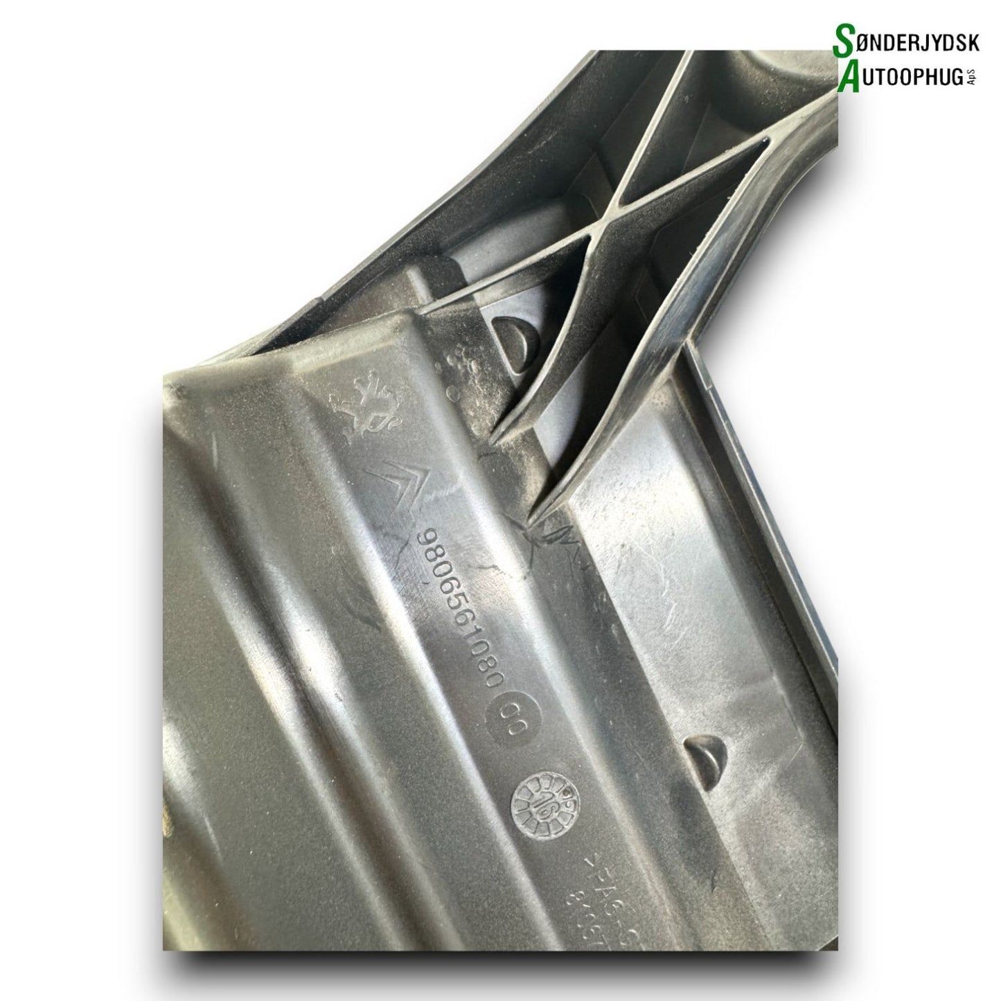 Peugeot 308 Luftfilterkasse Med OEM Nr. 9806561080 Fra Peugeot Ophugger