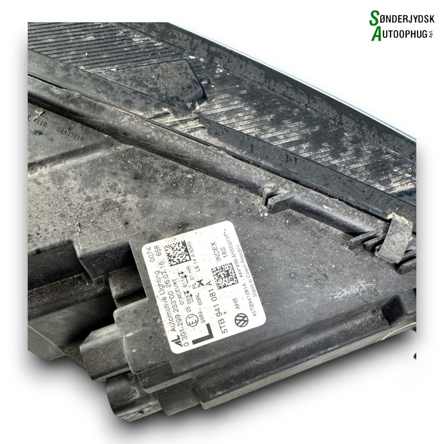 VW Touran 5T Forlygte Med OEM Nr. 5TB941081A Fra VW Ophugger