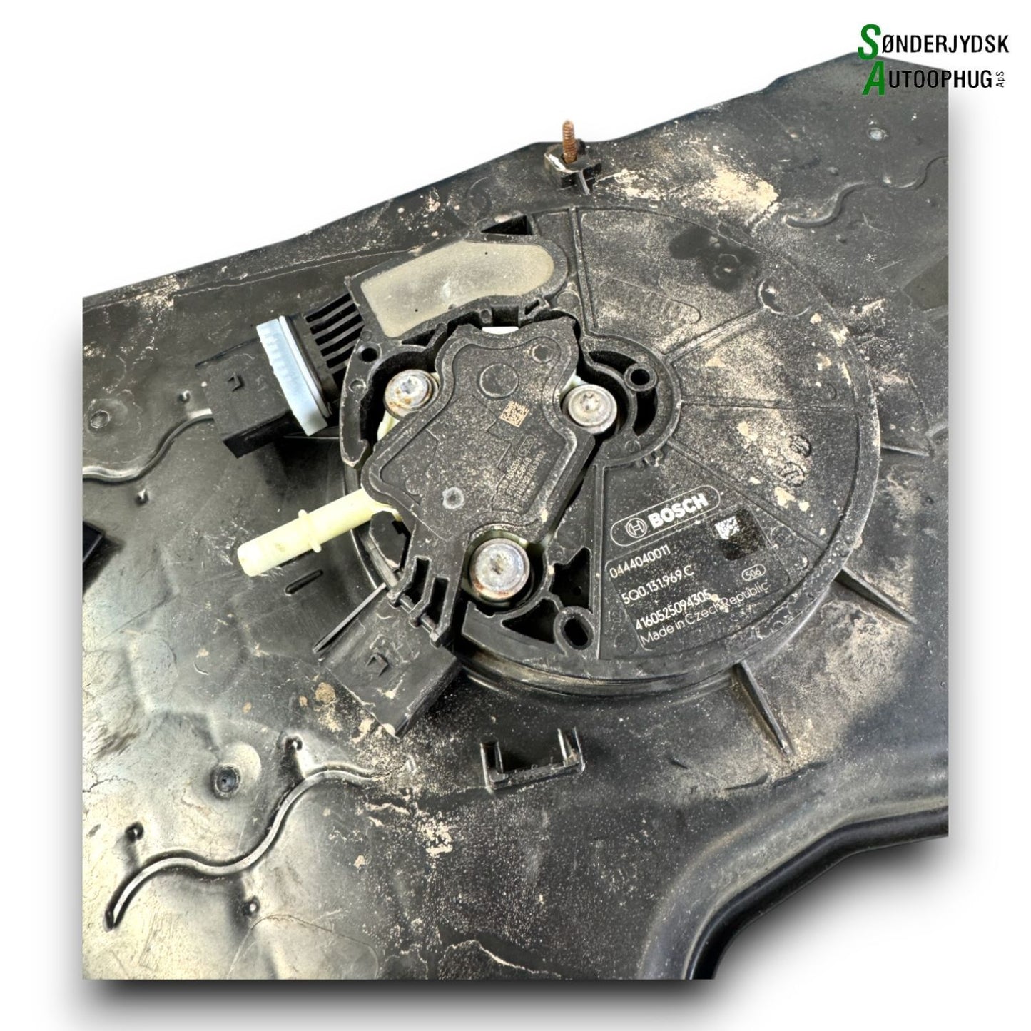 VW Touran 5T Additivbeholder Med OEM Nr. 5QA131877B Fra VW Autoophug