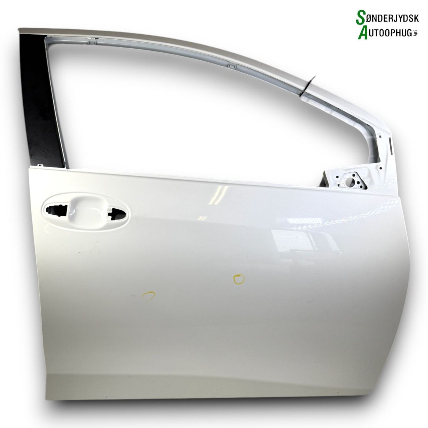 Toyota Yaris Fordør H Med OEM Nr. 670010D230 Fra Toyota Ophugger