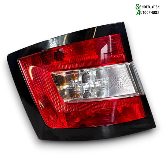 Skoda Fabia Baglygte Med OEM Nr. 6V6971017 Fra Skoda Ophugger